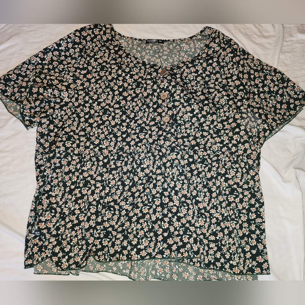 Plus size floral flowy blouse